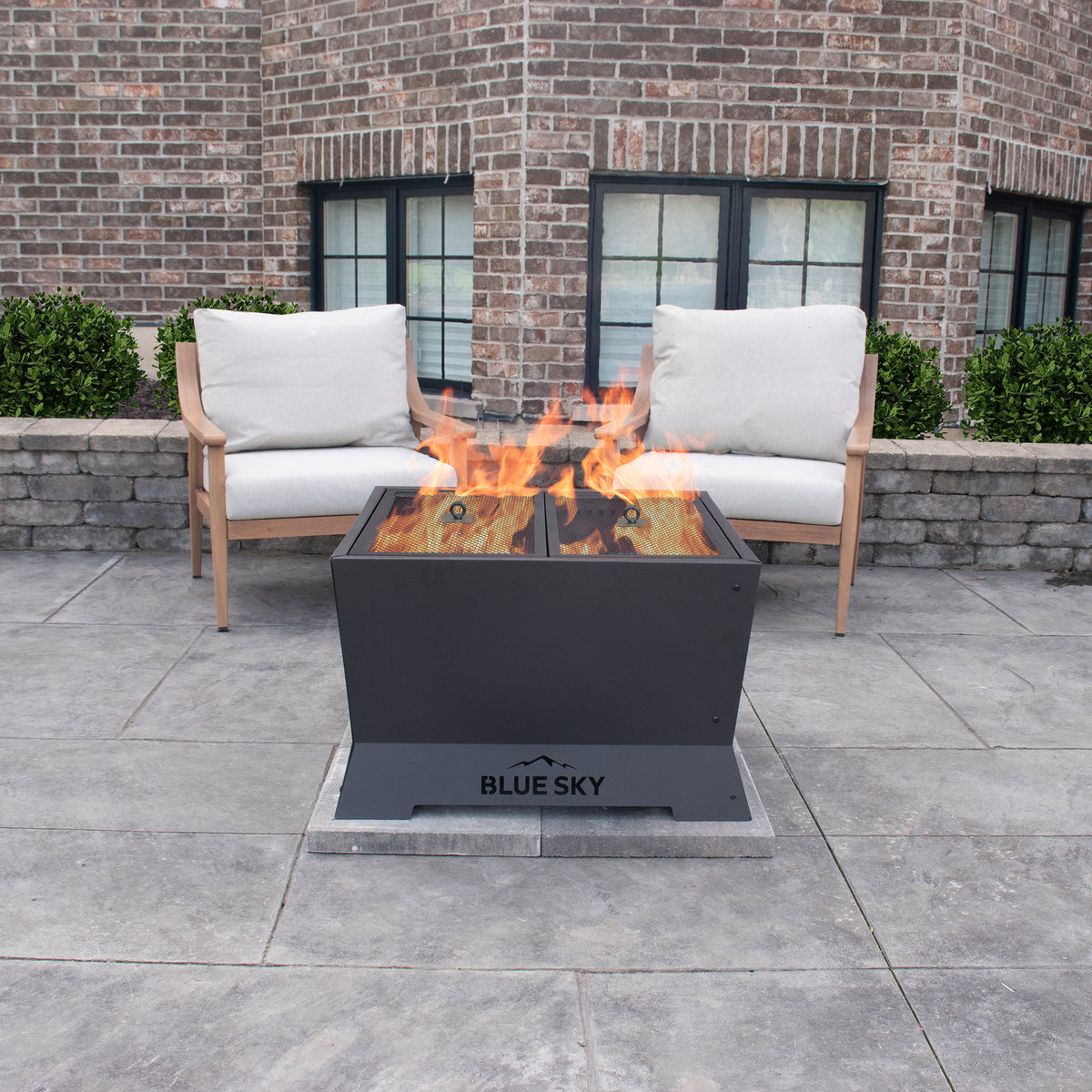 Square Mammoth Patio Smokeless Fire Pit with Spark Screen and Screen L